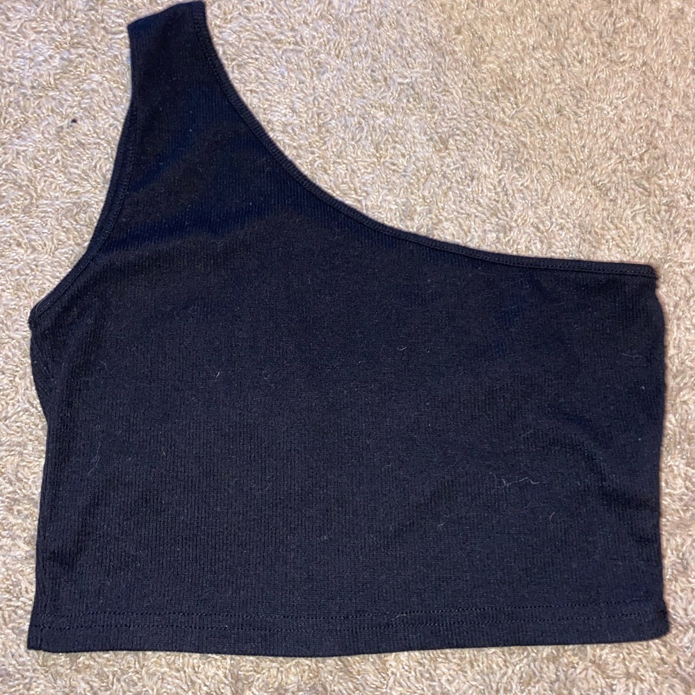 Black half shoulder crop top !!